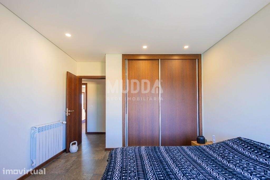 Apartamento T3 em Condomínio Fechado com Piscina e Campo de Ténis - Grande imagem: 3/23