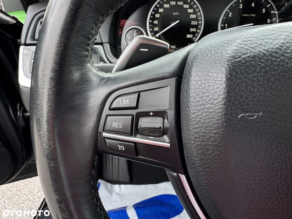 BMW Seria 5 528i xDrive Sport-Aut Modern Line - 23