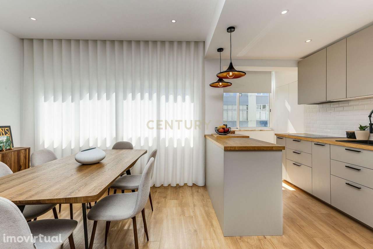 Apartamento T3 convertido em T2 totalmente remodelado em Linda-a-Velha - Grande imagem: 2/24