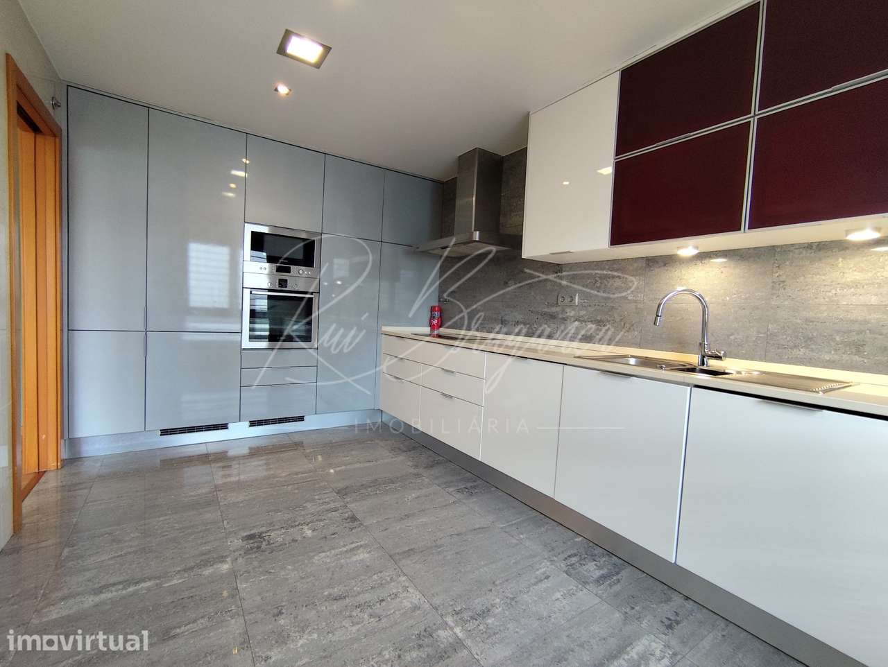 Arrendamento de apartamento T2 na Rua Rogério da Gama Gil, 3 - Grande imagem: 5/21