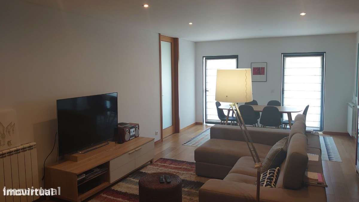 Vendo Apartamento T2 Semi-Novo Excelentes Áreas Centro Póvoa de Varzim - Grande imagem: 3/19