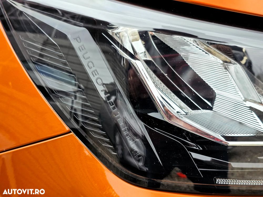 Peugeot 2008 1.2 L PureTech STT EAT8 Allure - 24