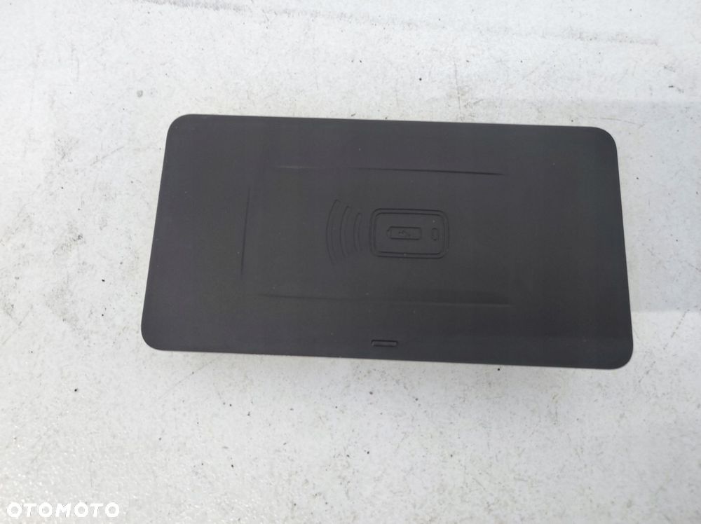 ładowarka indukcyjna bmw xm g09 - 1