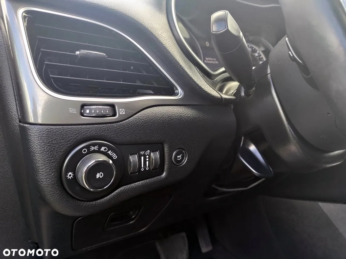 Jeep Cherokee 3.2 V6 Pentastar Active Drive I Automatik Limited - 25