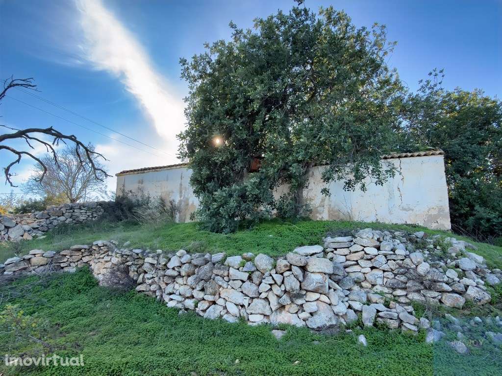 Magnífico Terreno com Ruína em Vale Pegas - Paderne - Grande imagem: 2/29