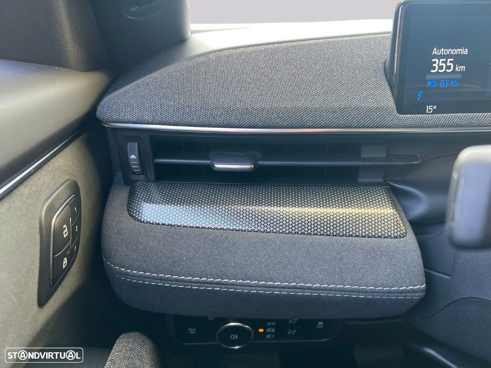 Ford Mustang Mach-E GT AWD - 25