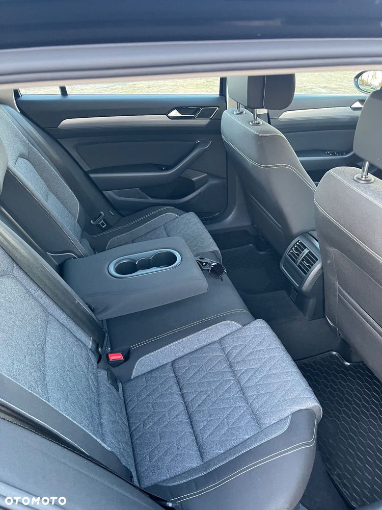 Volkswagen Passat - 15