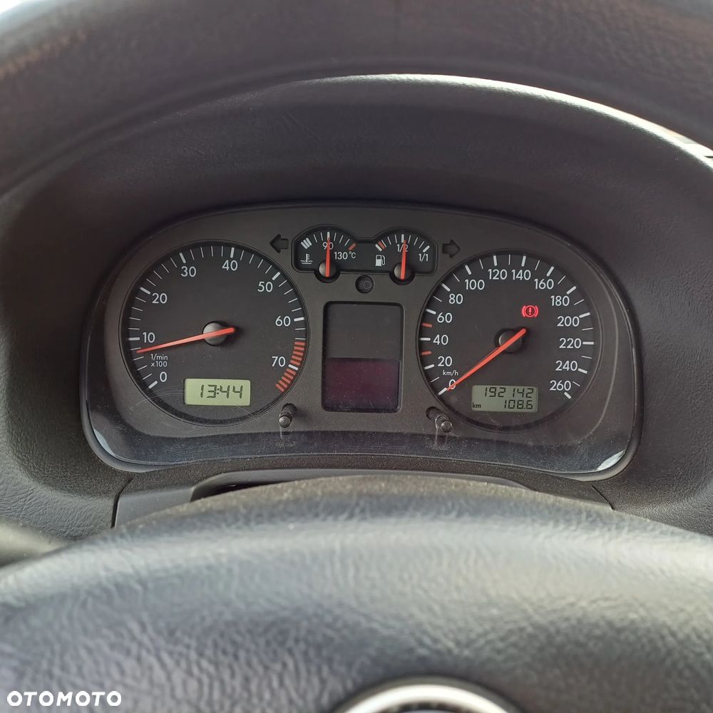 Volkswagen Golf 1.6 - 13