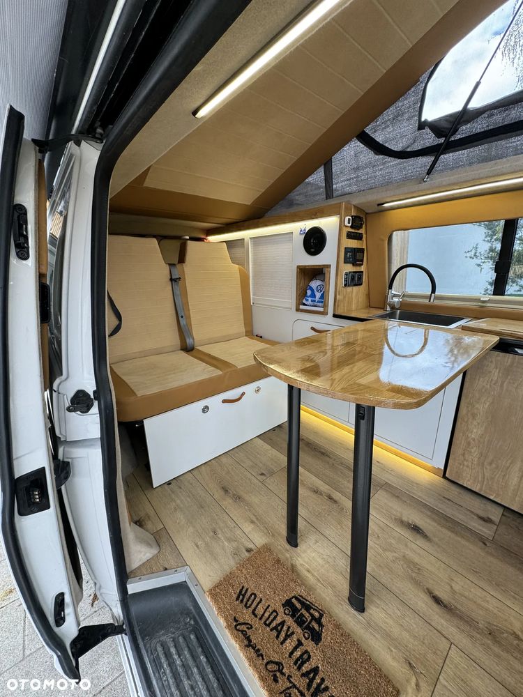 Volkswagen T5 Campervan - 21