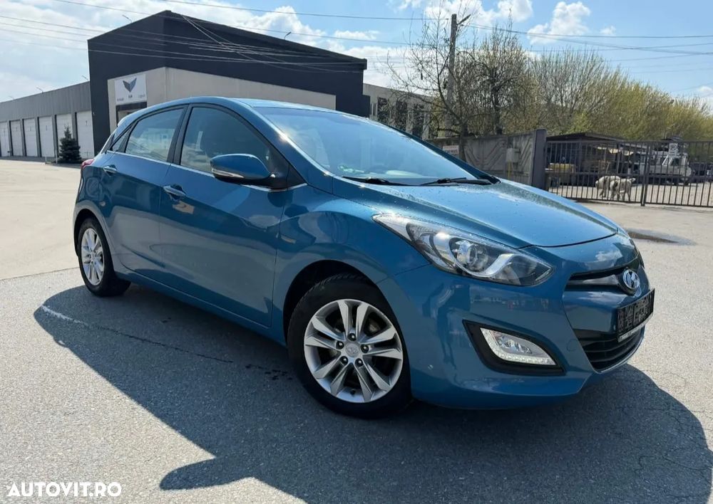 Hyundai i30 1.6 CRDI Automatik Style - 1