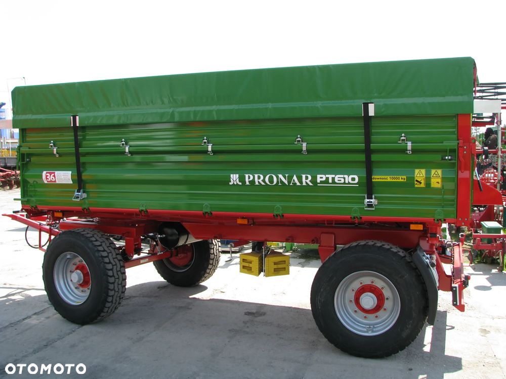 Pronar Przyczepa dwuosiowa paletowa Pronar PT-610 -10-ton, Przyczepa Pronar PT-653/2 - 6-ton z mechanizmem trójstronnego wywrotu, nadstawy, plandeka, balkon - 16