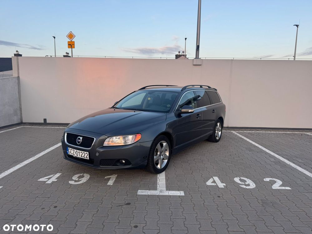 Volvo V70 2.5T Momentum - 1