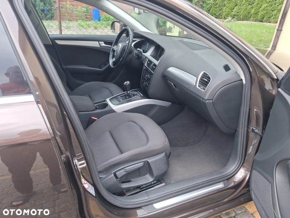 Audi A4 Limousine - 11