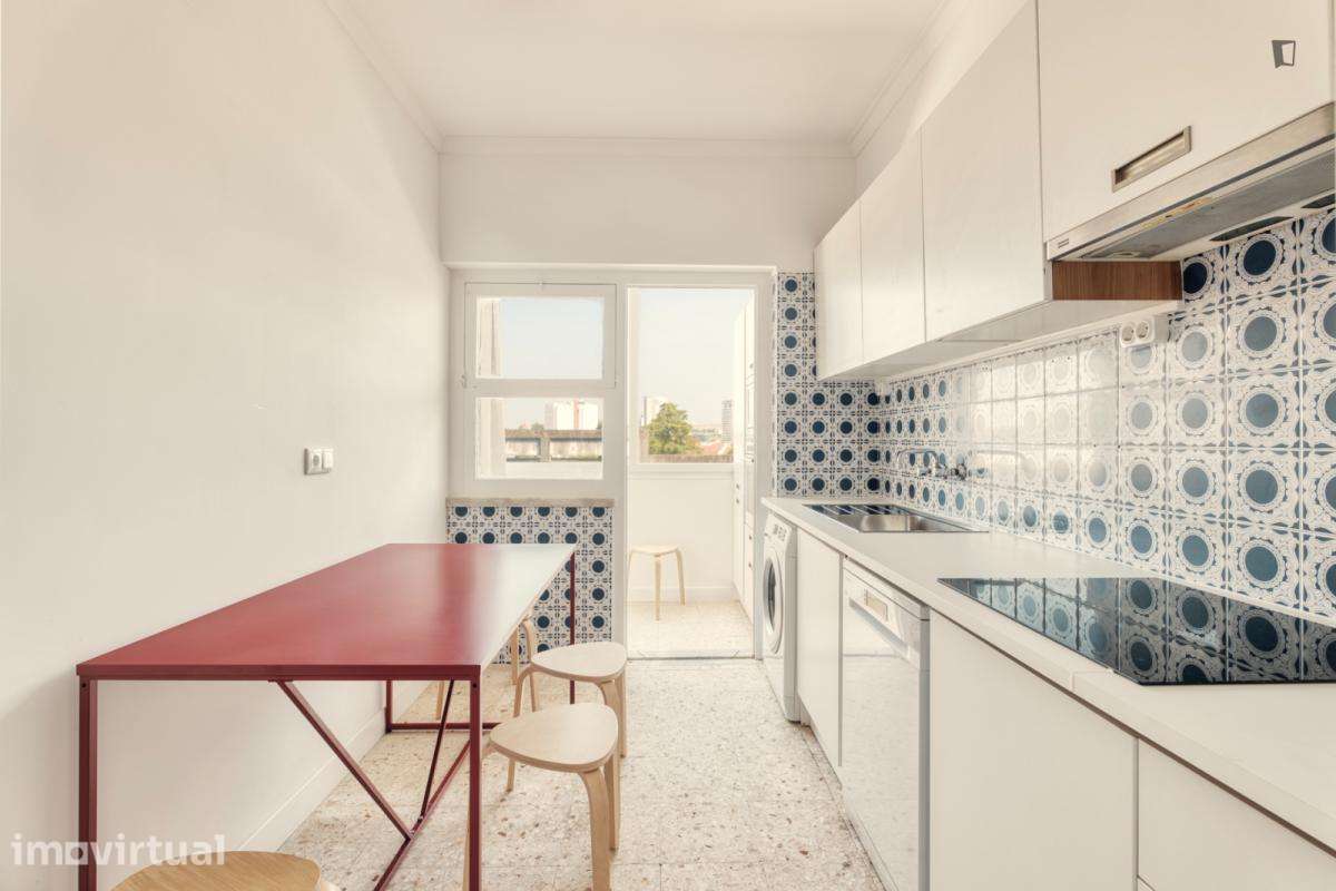 Quarto - localizado em Benfica Lisbon - Grande imagem: 2/19
