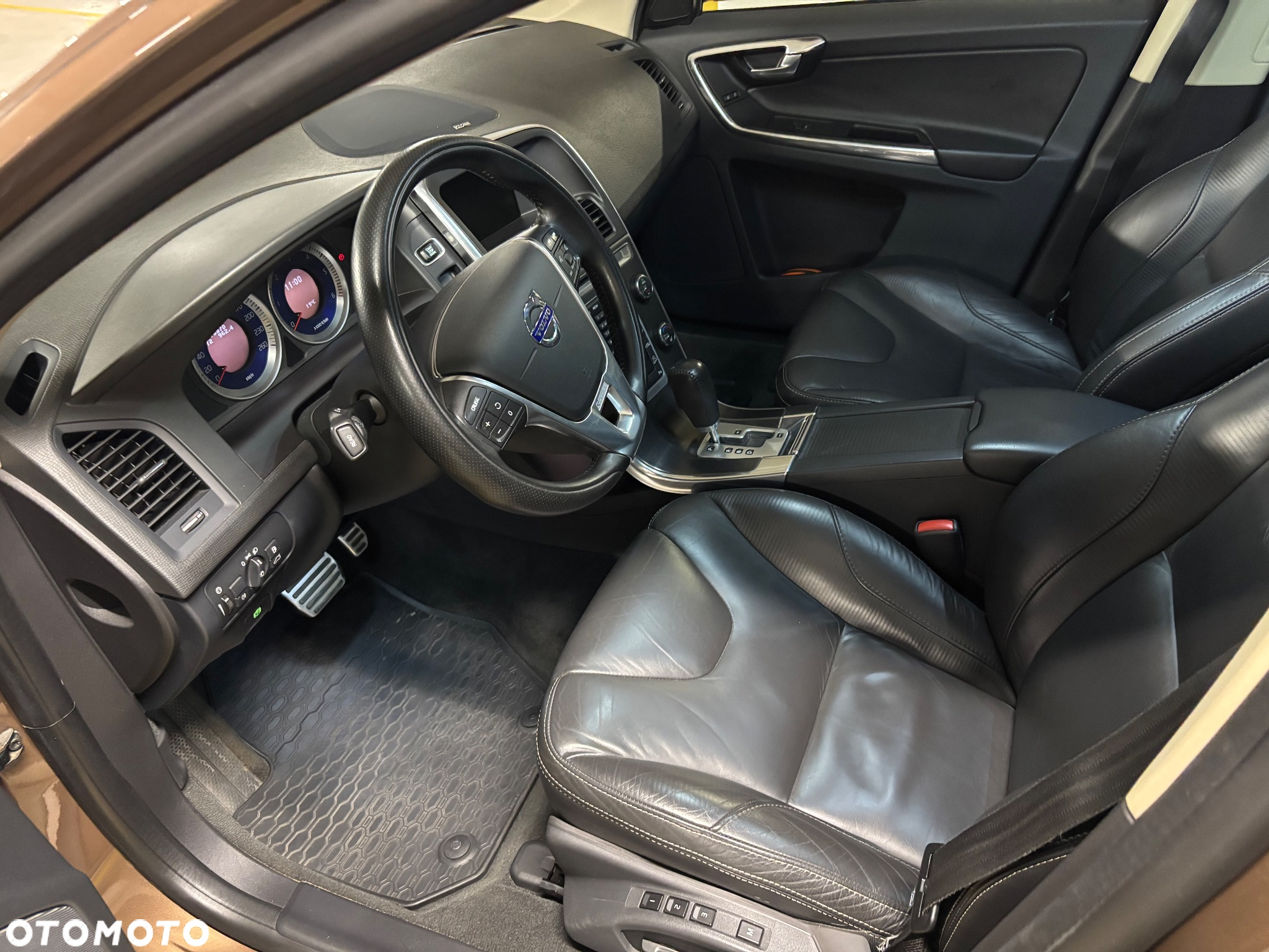 Volvo XC 60 2.4D AWD RDesign - 25