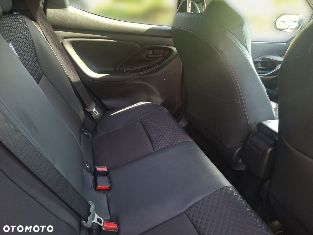 Toyota Yaris - 10
