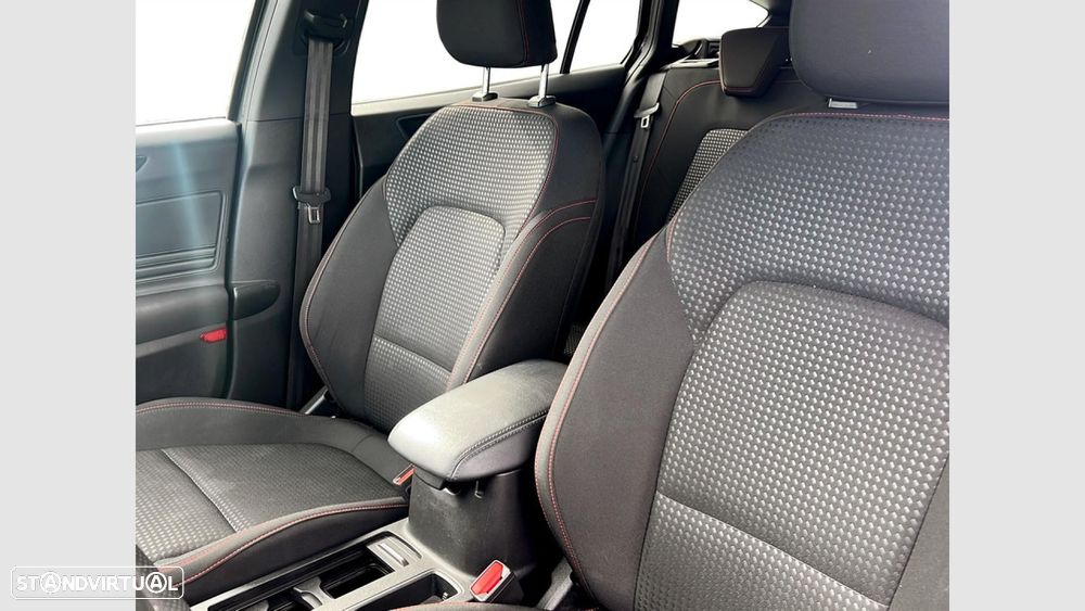 Ford Focus 1.0 EcoBoost MHEV ST-Line — fotografia 12