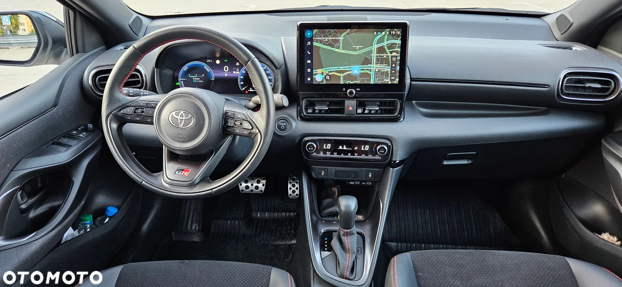 Toyota Yaris Hybrid 1.5 GR Sport - 18