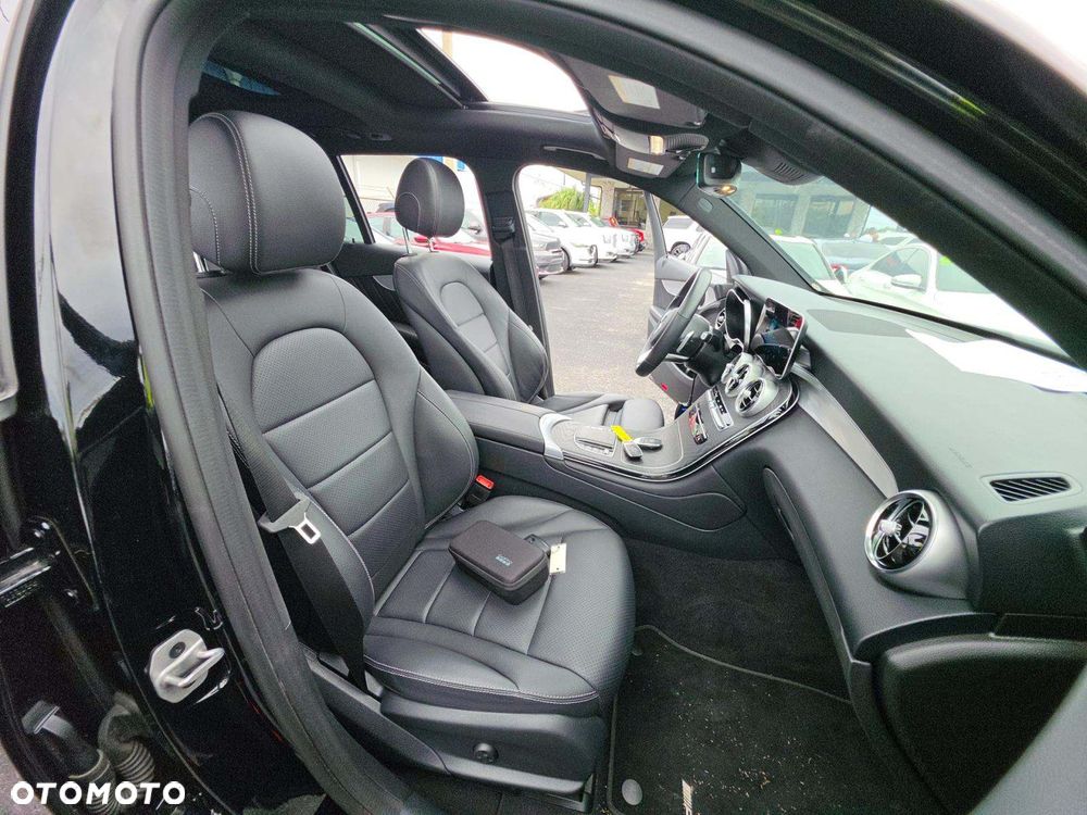 Mercedes-Benz GLC 300 4Matic 9G-TRONIC AMG Line - 8