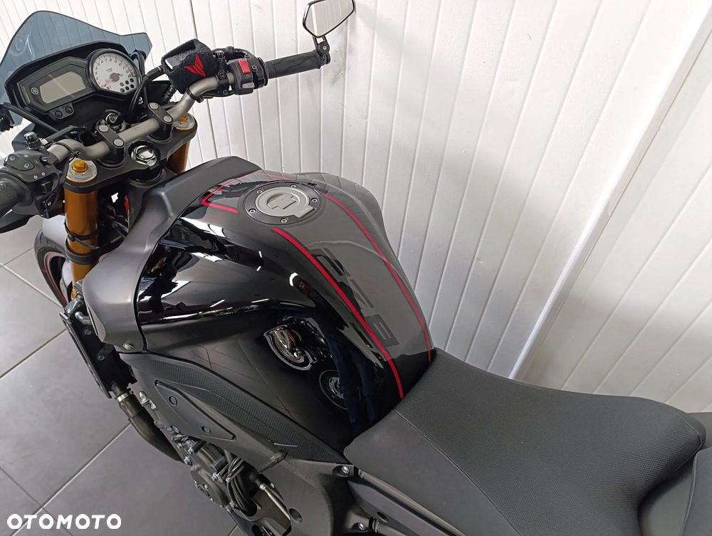 Yamaha FZ8 - 11