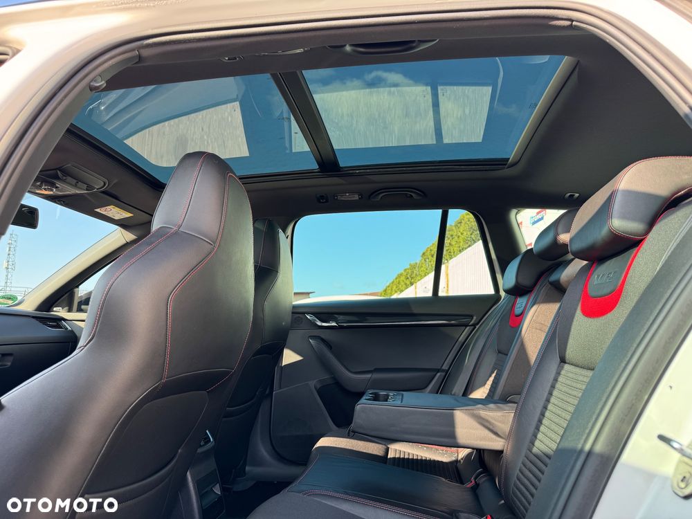 Skoda Octavia 2.0 TDI DSG RS - 23