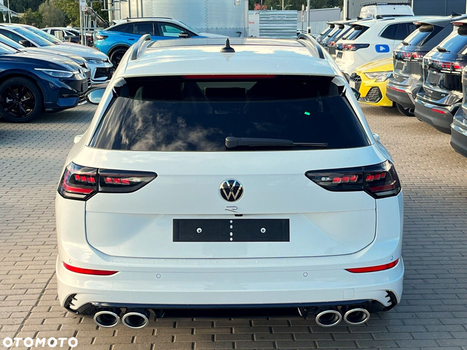 Volkswagen Golf VIII 2.0 TSI 4Motion R - 4
