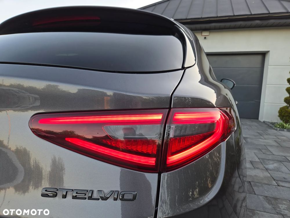 Alfa Romeo Stelvio - 8