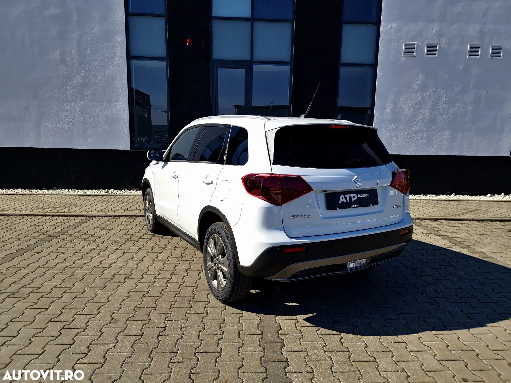 Suzuki Vitara 1.4 Boosterjet MHEV Luxus - 4