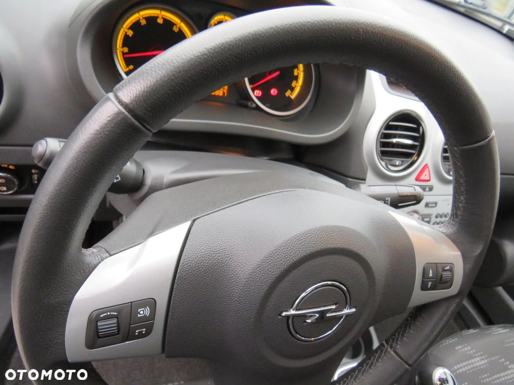 Opel Corsa 1.2 16V Cosmo - 22