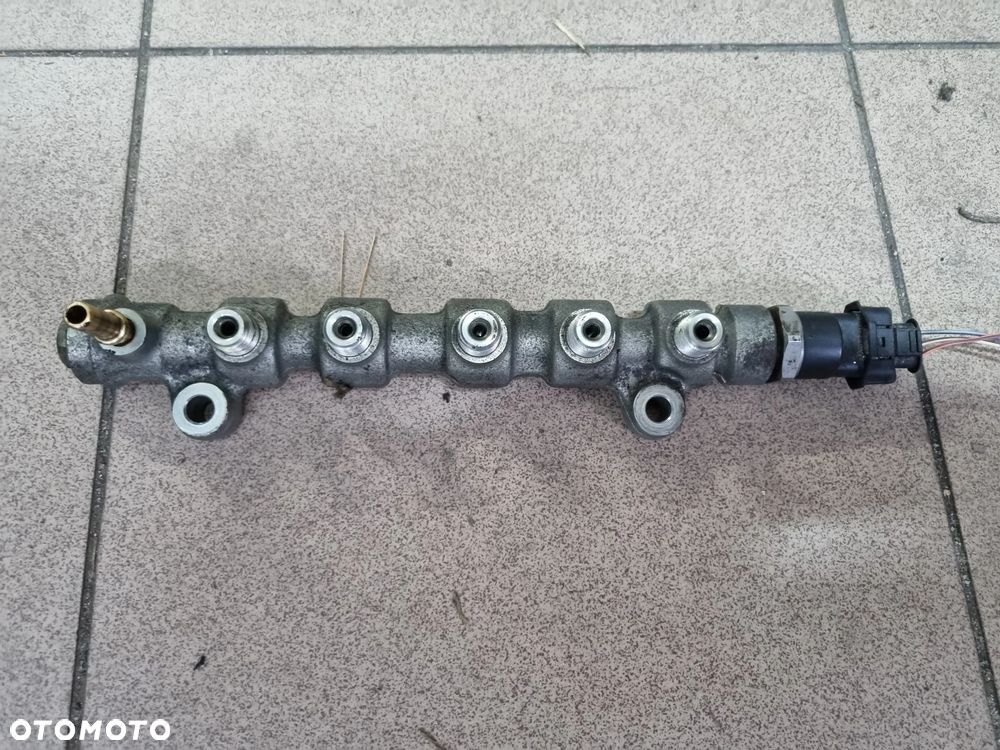 LISTWA WYTRYSKOWA TRAFIC VIVARO  MASTER MOVANO 2.5 DCI 01-14r. - 1