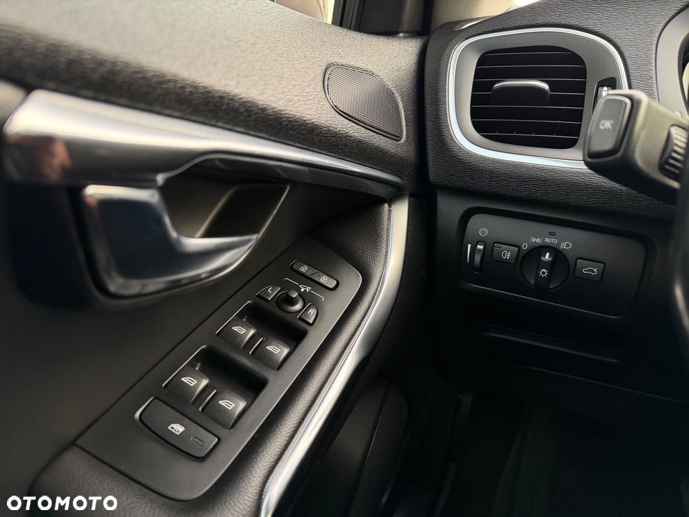Volvo V40 D3 Geartronic Summum - 11