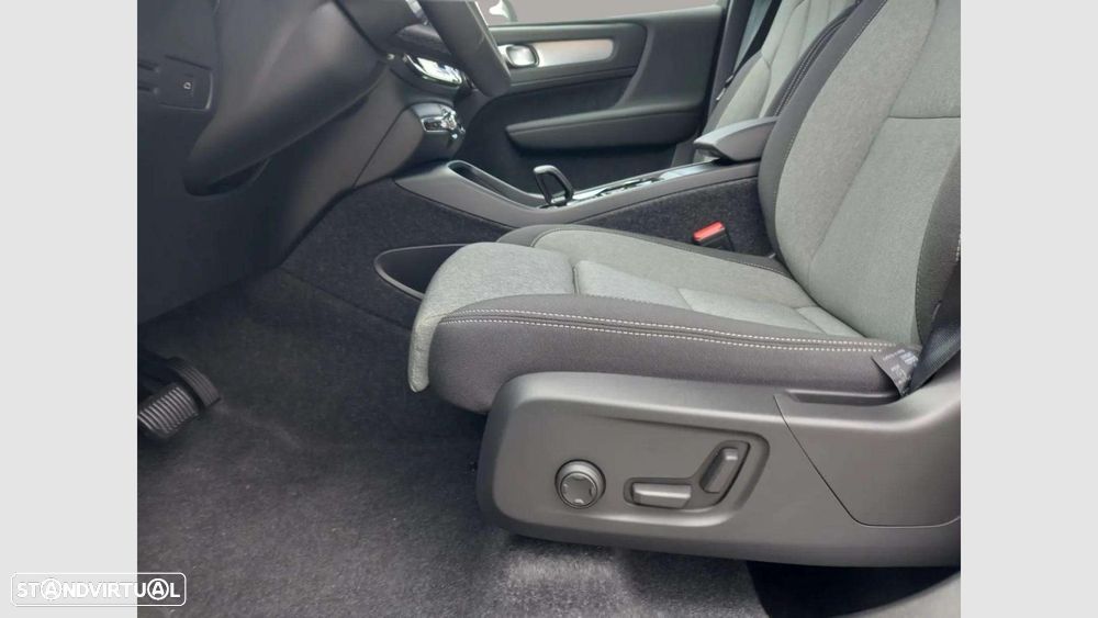 Volvo XC 40 2.0 B3 Plus Dark - 23