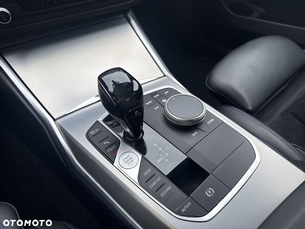 BMW Seria 3 320d xDrive - 13