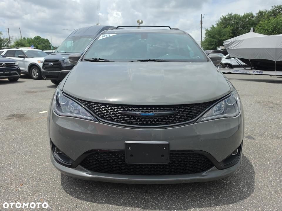 Chrysler Pacifica - 5