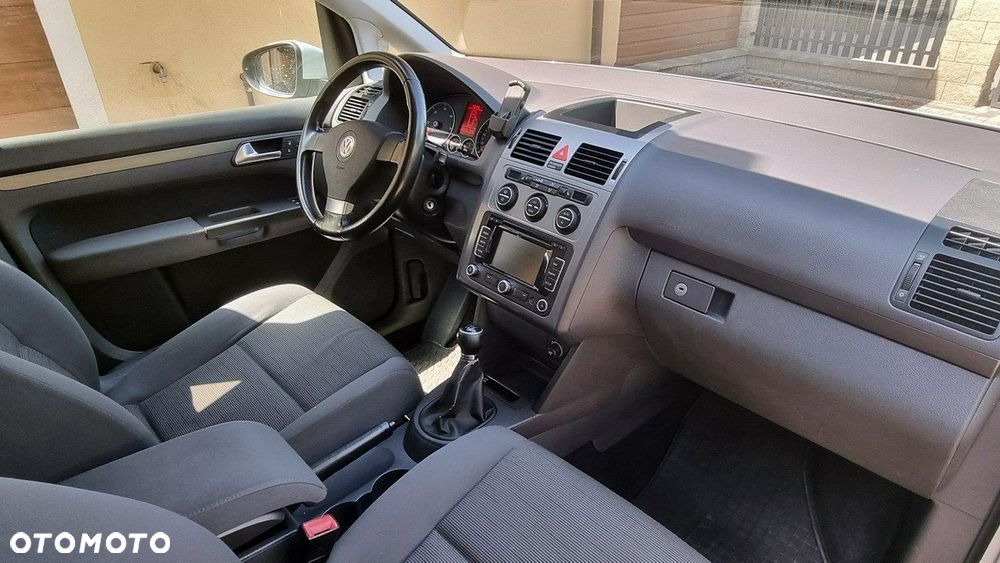 Volkswagen Touran - 12