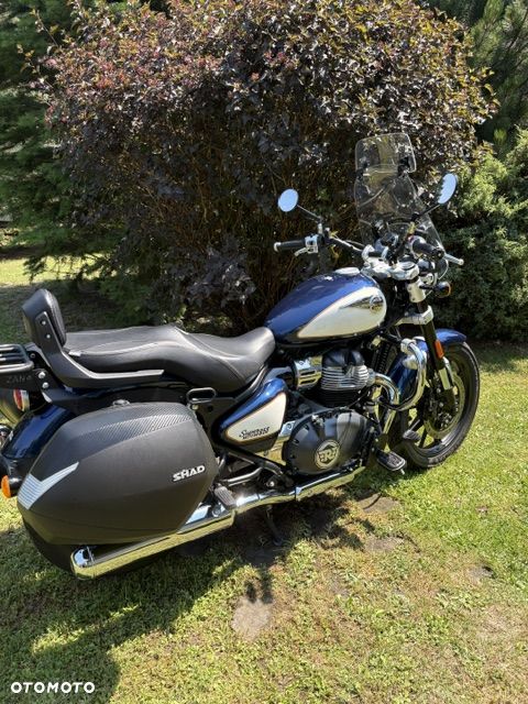 Royal Enfield Super Meteor - 1