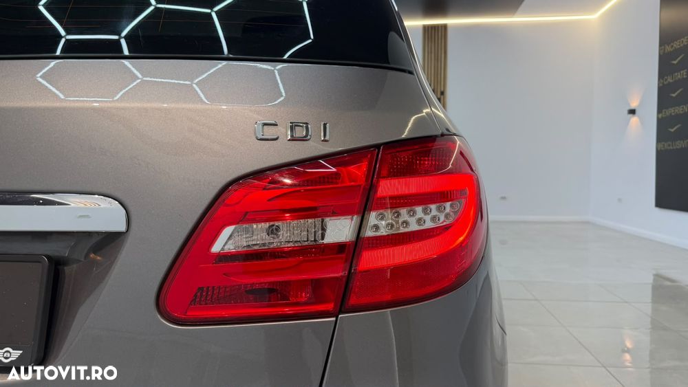 Mercedes-Benz B 180 - 12