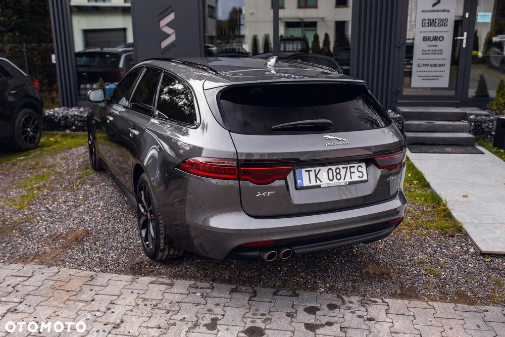 Jaguar XF 2.0 i4D R-Sport - 36