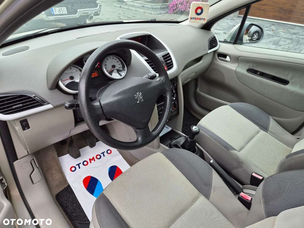 Peugeot 207 - 18