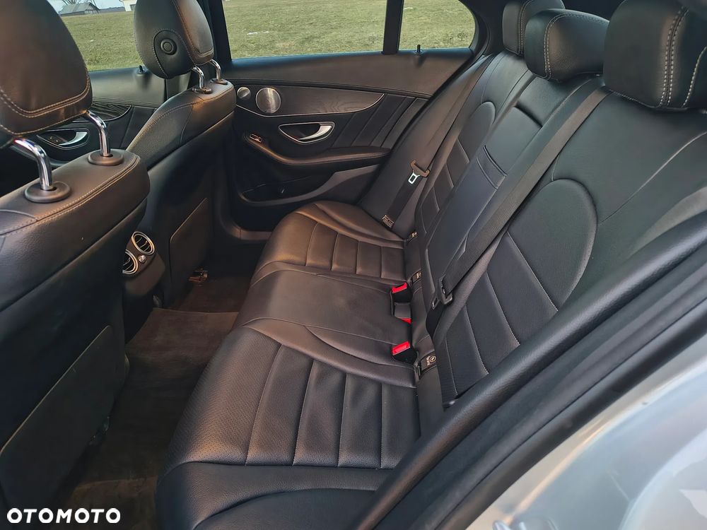 Mercedes-Benz Klasa C 300 7G-TRONIC AMG Line - 12