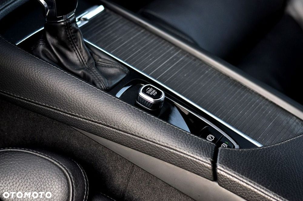 Volvo V90 D3 Momentum Pro - 29