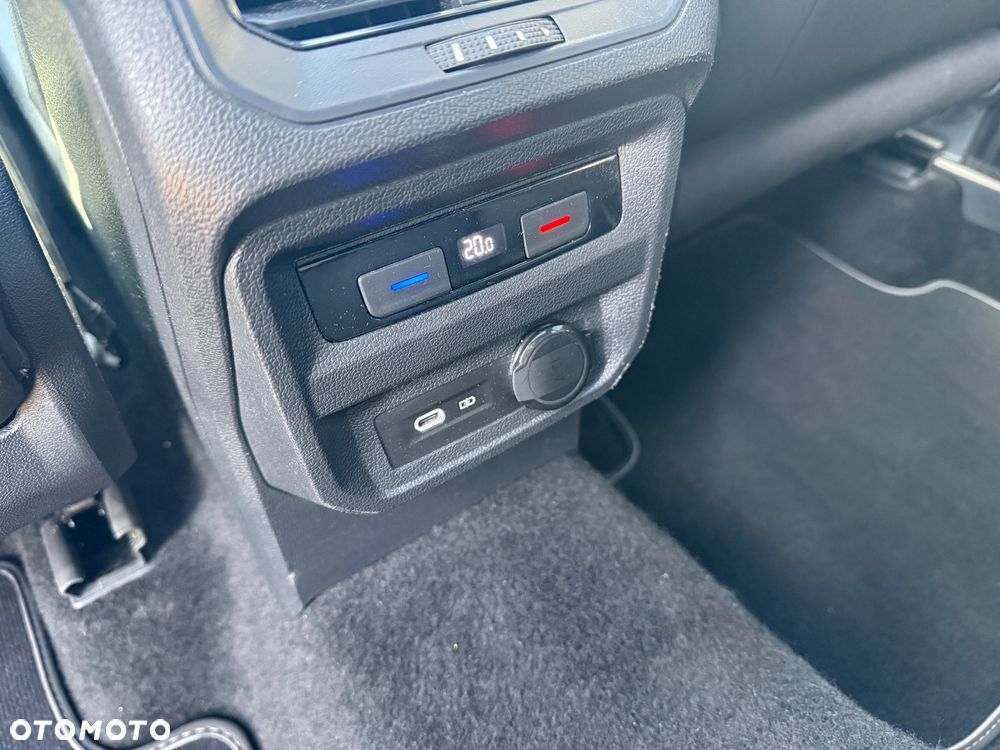 Volkswagen Tiguan 2.0 TDI SCR 4MotION DSG R-Line - 23