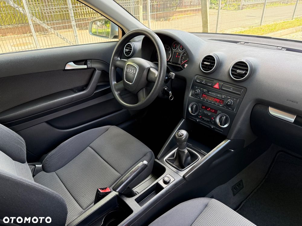 Audi A3 3-drzwiowe 1.6 Attraction - 6