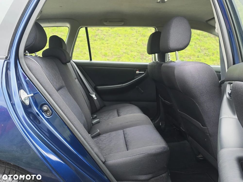 Toyota Corolla 2.0 D-4D Base - 23