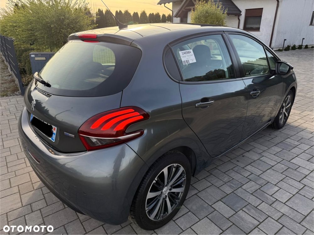 Peugeot 208 PureTech 82 Allure - 5