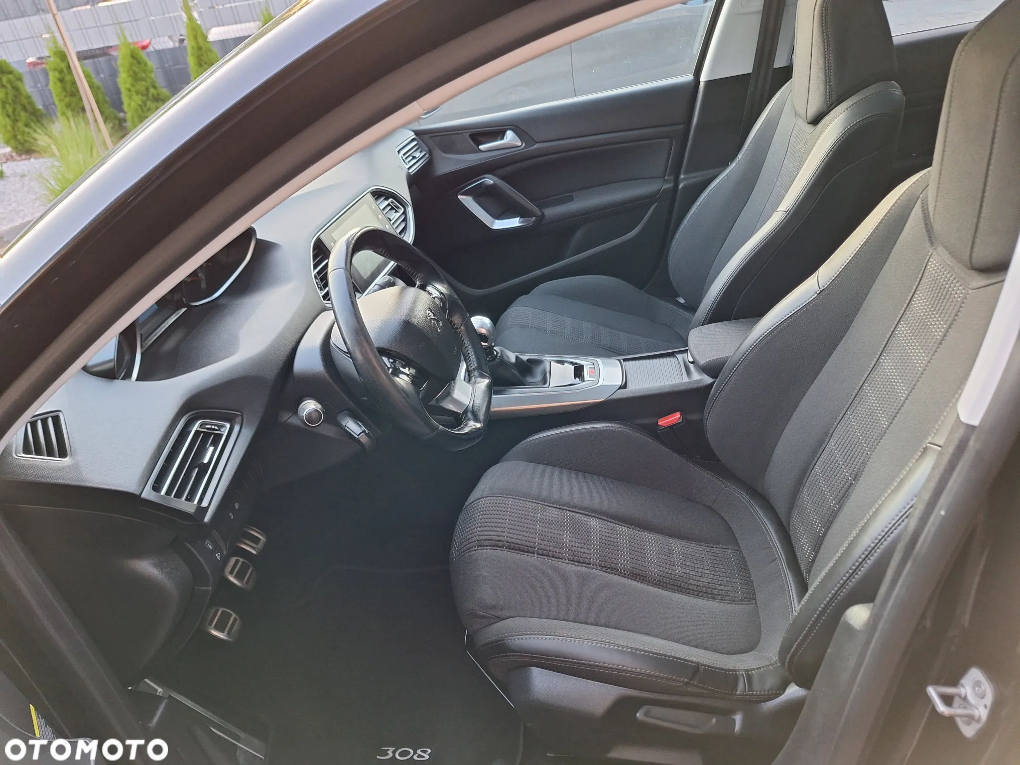Peugeot 308 SW 1.6 BlueHDi Allure S&S - 11