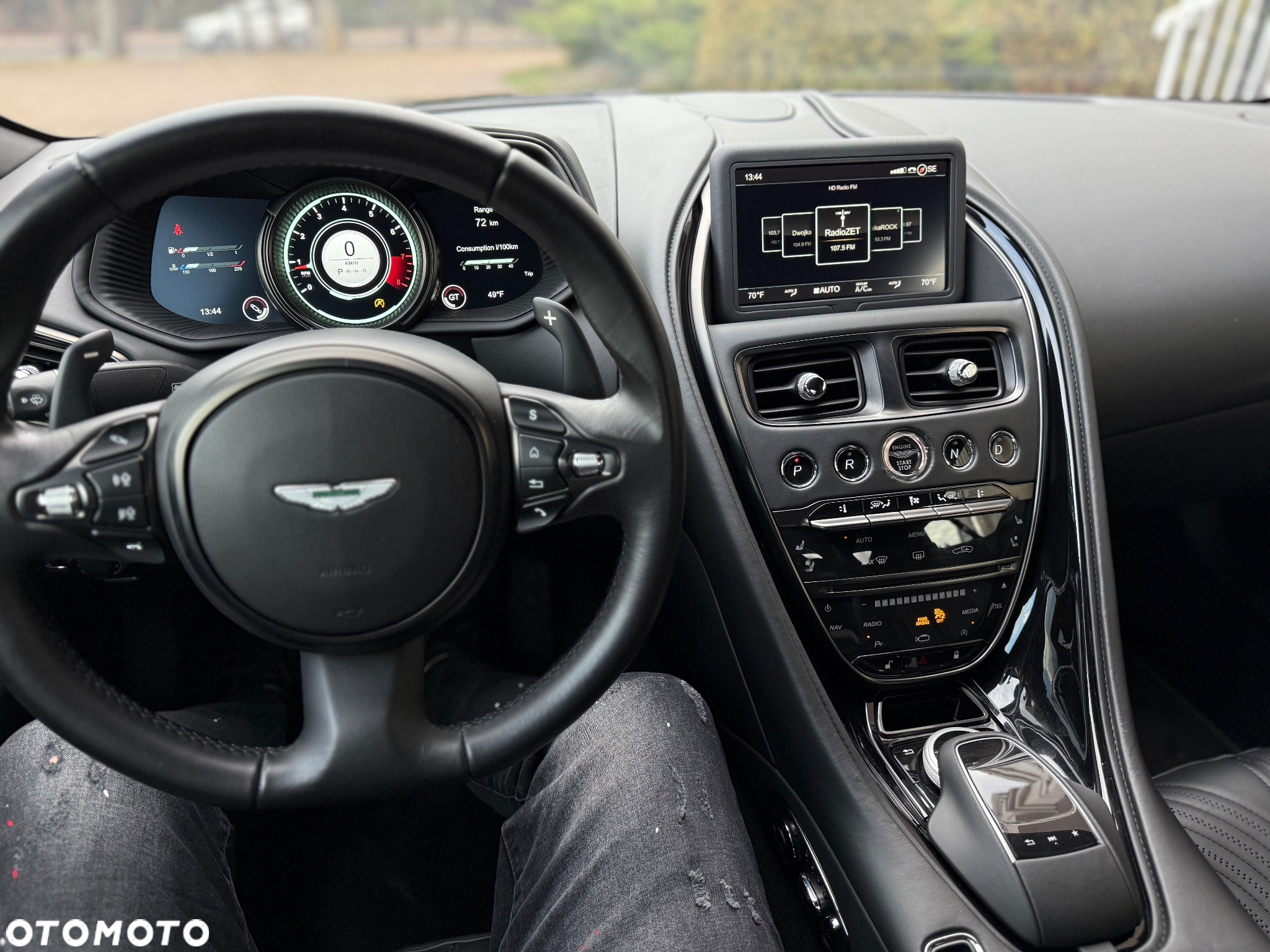 Aston Martin DB11 V12 Coupe - 13