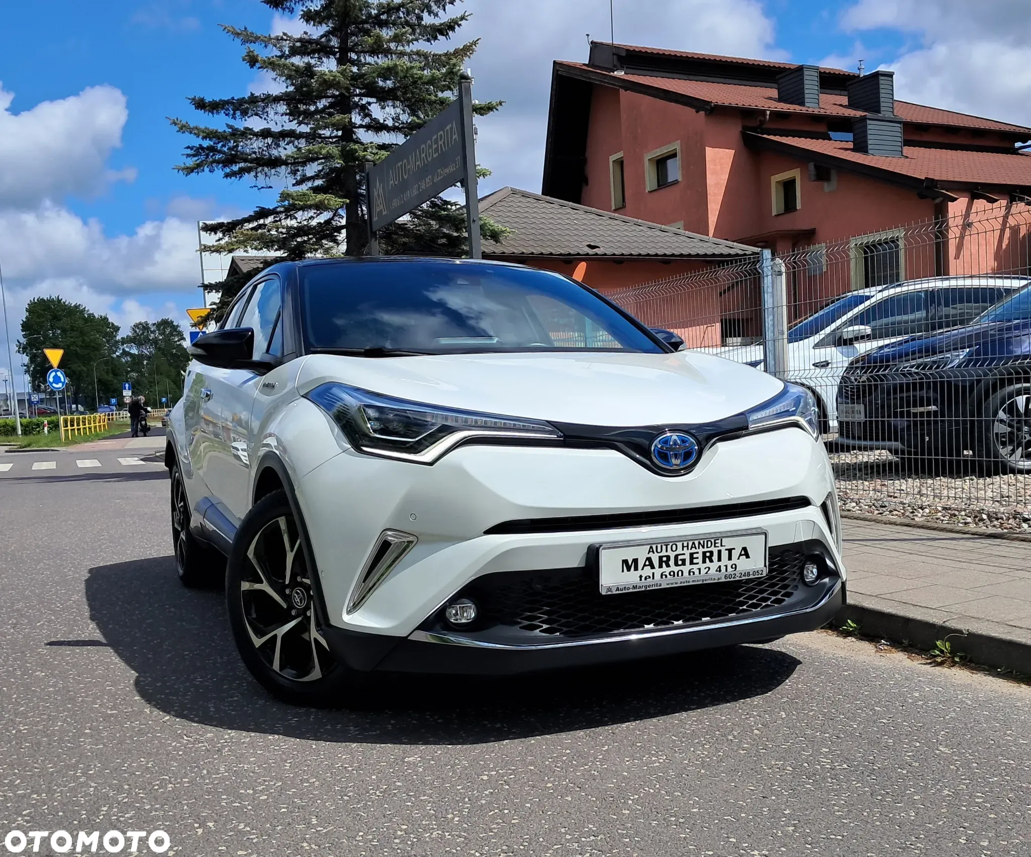 Toyota C-HR 1.8 Hybrid Neon Lime powered by JBL - 38