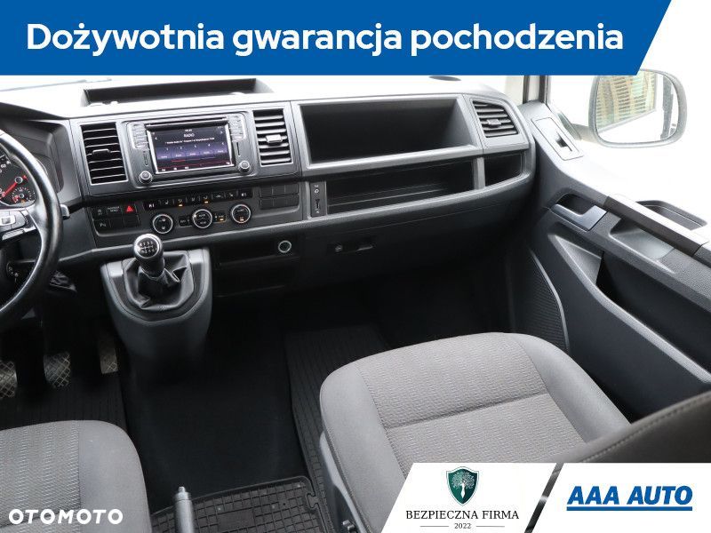 Volkswagen Caravelle - 10