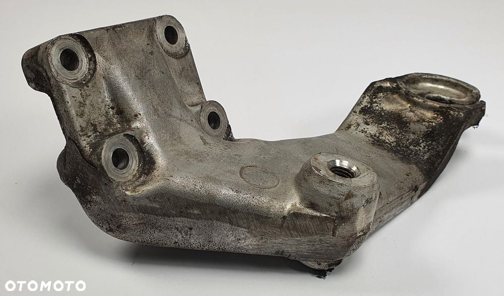 ŁAPA MOCOWANIE SILNIKA MERCEDES W126 R1162235004 - 2